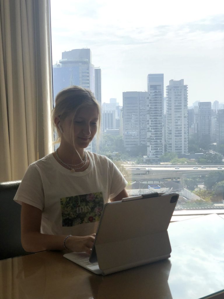 Jessy beim Arbeiten in Brasilien
